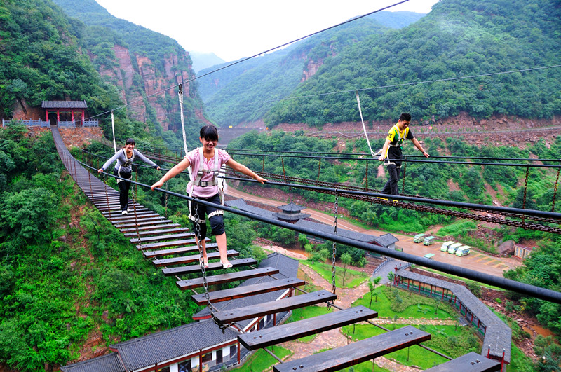 龍?zhí)洞髰{谷 龍?zhí)洞髰{谷