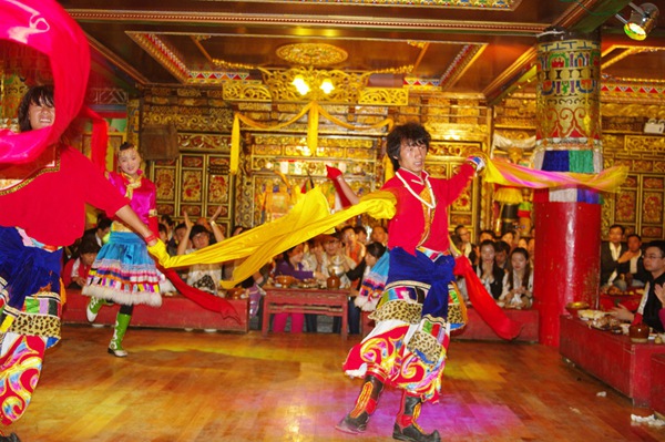 香格里拉導(dǎo)游：不交錢(qián)刀架脖子上