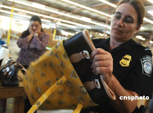 出國旅游海關(guān)檢查有講究 啥能帶啥不能帶？