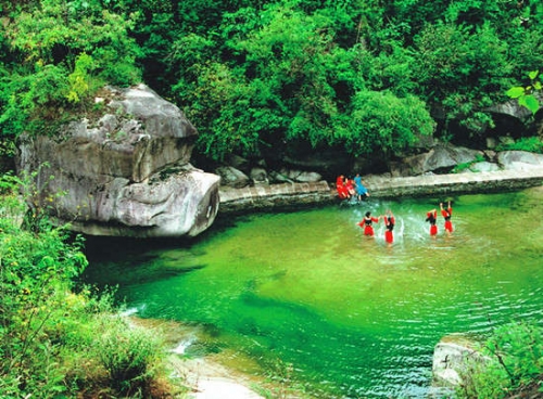 西峽龍?zhí)稖贤瞥觥瓣?yáng)光學(xué)子歡樂行”活動(dòng) 西峽龍?zhí)稖贤瞥觥瓣?yáng)光學(xué)子歡樂行”活動(dòng)