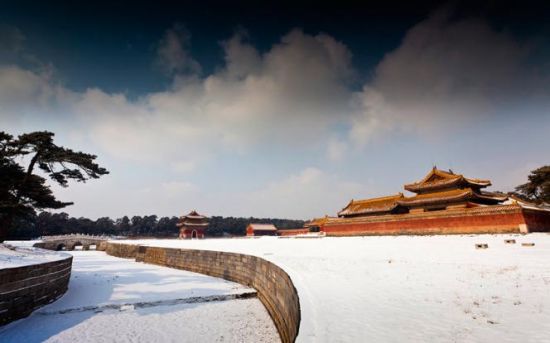 厚厚的積雪，萬籟俱寂