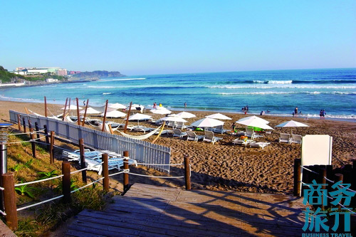 有一段偶來小路經(jīng)過新羅酒店所在的沙灘。