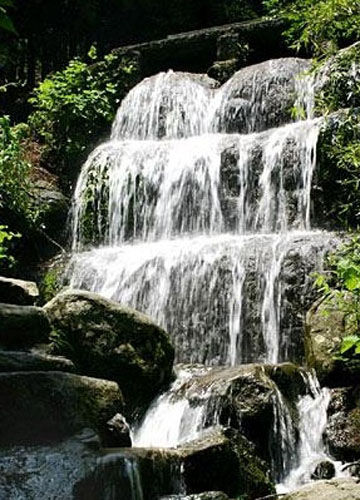 清涼夏日我做主 盤點(diǎn)中國六大避暑瀑布 清涼夏日我做主 盤點(diǎn)中國六大避暑瀑布