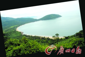 長(zhǎng)長(zhǎng)的沙灘海岸。