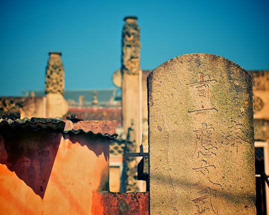 龍巖上杭文廟、門前有碑石挺立