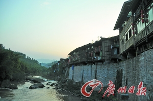 　　夕陽(yáng)下的古鎮(zhèn)?！? complete=