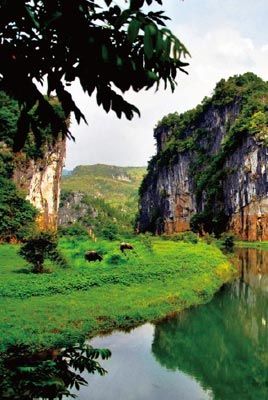 　　中國(guó)人對(duì)園林的喜愛(ài)更多是根源于一種隱逸遁世的情懷?！? complete=