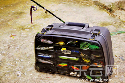 　　又稱擬餌釣魚,起源于歐洲,國(guó)內(nèi)翻譯為“路亞”。