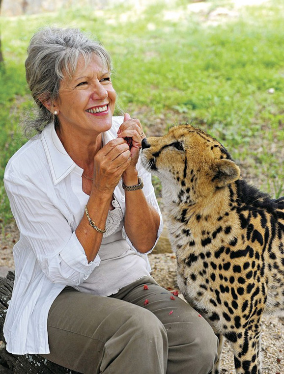 　　自然保護(hù)區(qū)、瀕危動(dòng)物 中心、奢華營(yíng)地酒店,無(wú)一不是Lente女士熱愛(ài)動(dòng)物和大自然的杰作