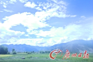 途中的大河煙波浩渺。