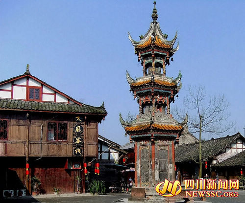 體驗(yàn)濃郁川西特色 “夫妻樹”下的西來古鎮(zhèn) 體驗(yàn)濃郁川西特色 “夫妻樹”下的西來古鎮(zhèn)