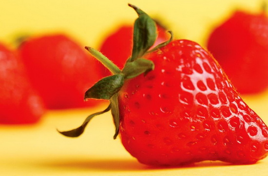 用牛奶蜂蜜養(yǎng)草莓 用牛奶蜂蜜養(yǎng)草莓