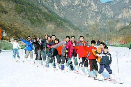 體驗(yàn)冬季旅游滑雪 玩轉(zhuǎn)酷炫冰雪世界 體驗(yàn)冬季旅游滑雪 玩轉(zhuǎn)酷炫冰雪世界