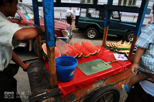 緬甸，繽紛的街邊平民小吃
