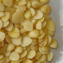 去皮后的杏仁 去皮后的杏仁