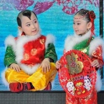 鄧鳴賀(左)在春晚上。