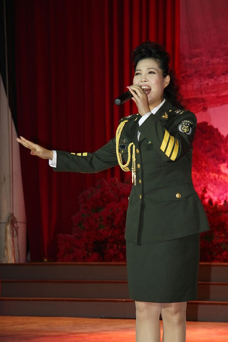 總政歌舞團(tuán)歌唱家夢(mèng)鴿(資料圖) 總政歌舞團(tuán)歌唱家夢(mèng)鴿(資料圖)