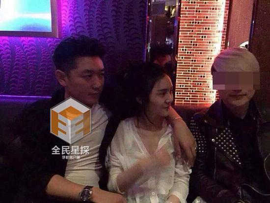 田源摟著激吻門女主，自稱是在勸架