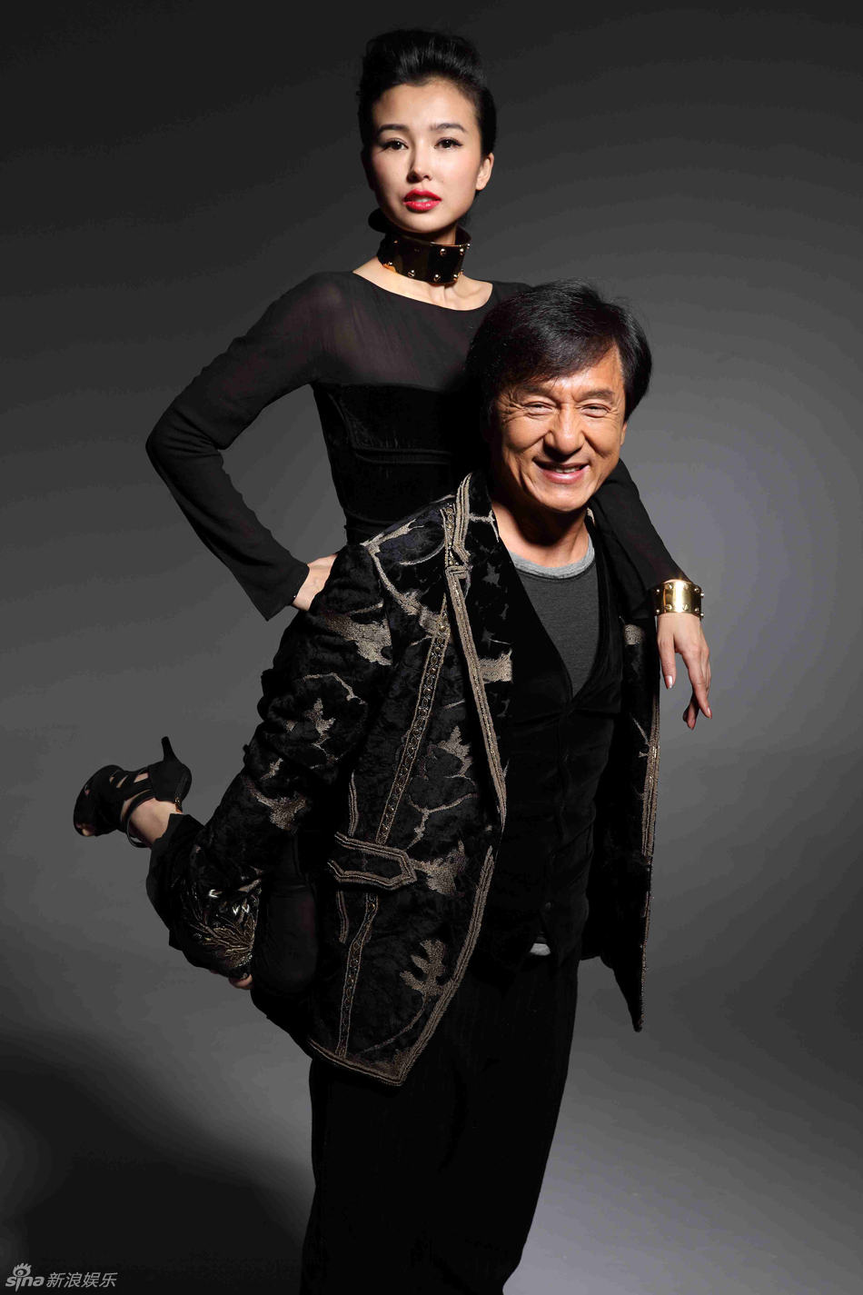 成龍姚星彤賀歲大片摩登時尚 成龍姚星彤賀歲大片摩登時尚