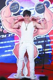 為個(gè)唱秀肌肉 為個(gè)唱秀肌肉