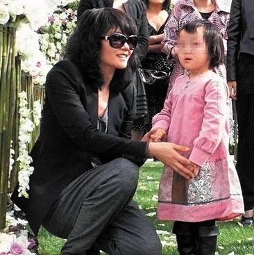 王菲與愛(ài)女李嫣