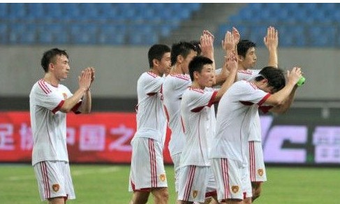 國足1：5恥敗泰國隊(duì)。