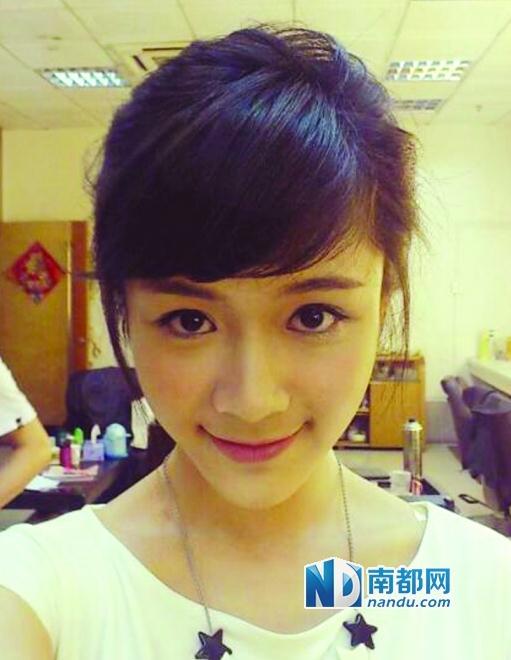 走紅網(wǎng)絡(luò)后私房照流出。