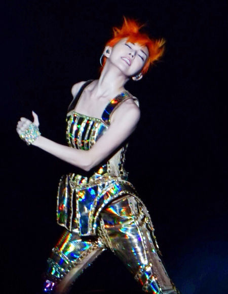 孫燕姿抱病重慶開唱 孫燕姿抱病重慶開唱