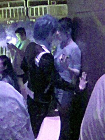 鄭嘉穎夜店與女子貼胸熱吻 鄭嘉穎夜店與女子貼胸熱吻