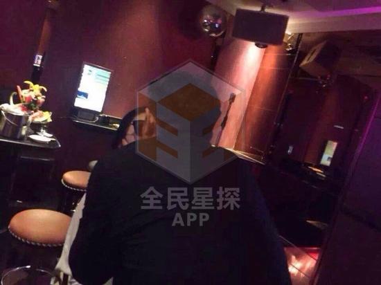 網(wǎng)絡(luò)曝光的田源激吻照，田源稱是角度問題