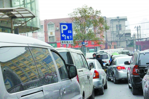 鄭州西三馬路擁堵嚴(yán)重 鄭州西三馬路擁堵嚴(yán)重