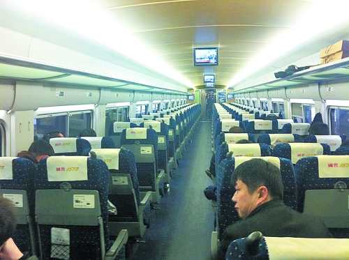 　春運(yùn)頭兩天，部分高鐵上座率并不高。