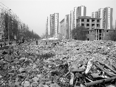 隴海路中原區(qū)段“天上人間”拆除后 隴海路中原區(qū)段“天上人間”拆除后