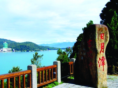 臺灣游專家3月29日、4月21日連續(xù)開行游臺灣送香港夕陽紅專列，組織近2000位爸媽走進(jìn)寶島臺灣，圓