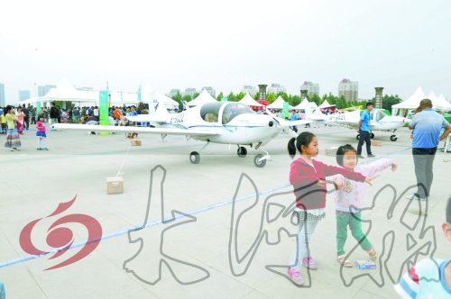 　每個(gè)人心中都有一個(gè)飛翔夢(mèng)。圓這個(gè)夢(mèng)，去安陽(yáng)吧！