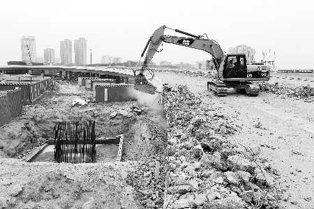 昨日，這座立交橋開始正式拆除