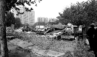 對公園選址的5.5萬多平方米的違章建筑進行拆除。 對公園選址的5.5萬多平方米的違章建筑進行拆除。