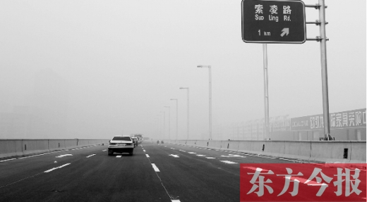 昨天上午，東方今報記者跟隨鄭州市交巡警部門，提前探路已具備通車條件的鄭州市三環(huán)快速路