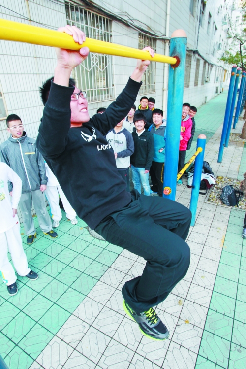 對于對外開放體育設(shè)施的學(xué)校，市民滿懷期待。