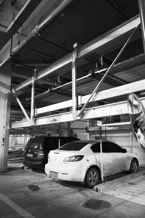 蘇荷立體式公共停車場去年12月開始使用，有384個(gè)車位。