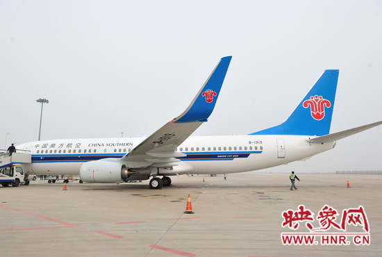 南航河南分公司新引進(jìn)的B1919號737-800型客機(jī) 南航河南分公司新引進(jìn)的B1919號737-800型客機(jī)