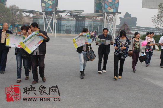 “溫馨九九重陽(yáng)節(jié) 陪著父母去游園”活動(dòng)圓滿舉行 “溫馨九九重陽(yáng)節(jié) 陪著父母去游園”活動(dòng)圓滿舉行