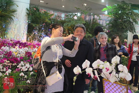 “溫馨九九重陽(yáng)節(jié) 陪著父母去游園”活動(dòng)圓滿舉行 “溫馨九九重陽(yáng)節(jié) 陪著父母去游園”活動(dòng)圓滿舉行