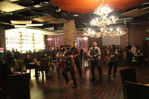 現(xiàn)場(chǎng)大跳騎馬舞 現(xiàn)場(chǎng)大跳騎馬舞