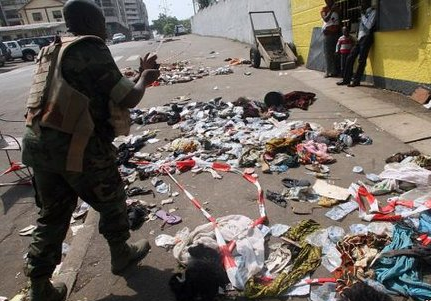 　當(dāng)?shù)貢r(shí)間2013年1月1日，科特迪瓦阿比讓市舉行慶祝新年的煙火表演時(shí)發(fā)生了嚴(yán)重的踩踏事故，造成至少