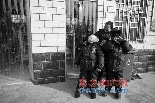 少不更事的孤兒被送往開封市福利院。