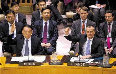 1月22日，紐約，中國常駐聯(lián)合國代表李保東舉手贊成通過對朝鮮制裁決議。