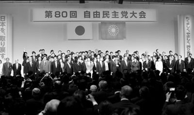 3月17日，日本自民黨黨員在東京出席自民黨年度大會(huì)。新華社發(fā)