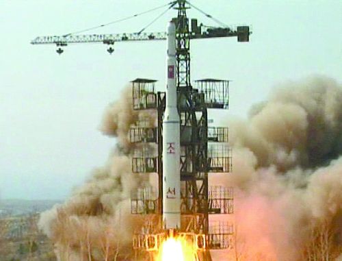 朝鮮KRT電視臺在2009年4月5日播放的朝鮮在咸鏡北道花臺郡舞水端里發(fā)射火箭的電視截圖。