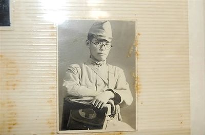 韓國(guó)媒體5月23日還公布了日本老兵松本正義當(dāng)年在軍隊(duì)服役的圖片。